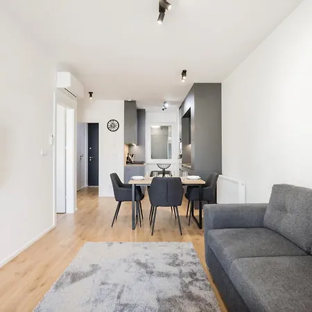 Sleek With Balcony And Parking * Budapest