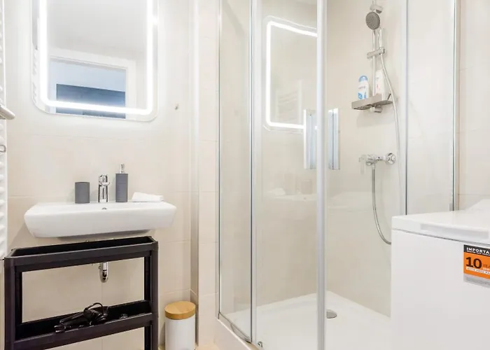 Sleek With Balcony And Parking Apartamento Budapest