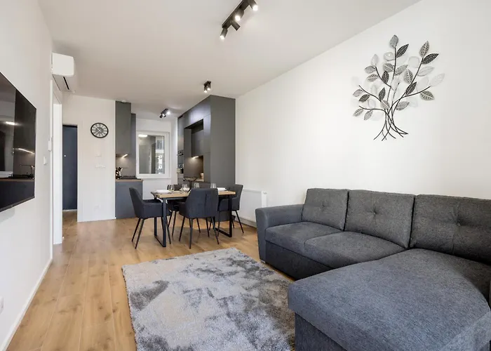 Sleek With Balcony And Parking * Budapest
