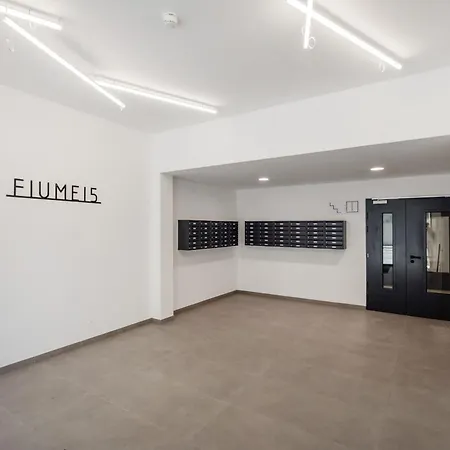 Apartament Sleek With Balcony And Parking *