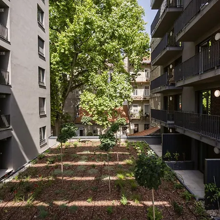 Sleek With Balcony And Parking Apartament *