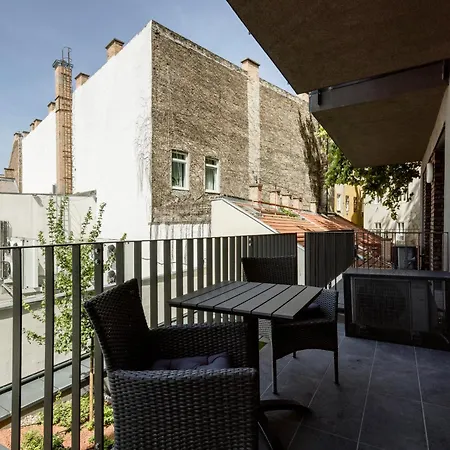 Sleek With Balcony And Parking Appartement Budapest