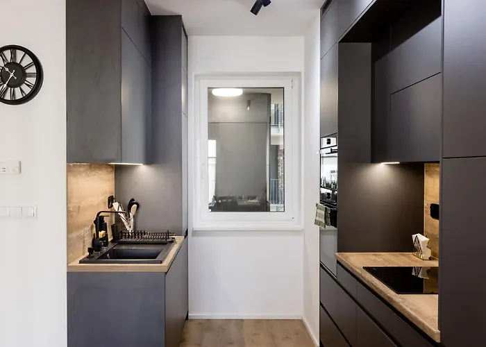 Sleek With Balcony And Parking Διαμέρισμα