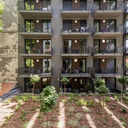 Sleek With Balcony And Parking 아파트 *