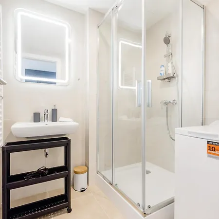 Sleek With Balcony And Parking Apartament Budapeszt