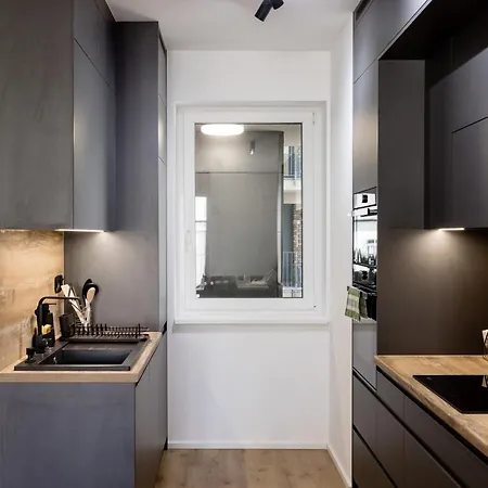 Sleek With Balcony And Parking Apartament