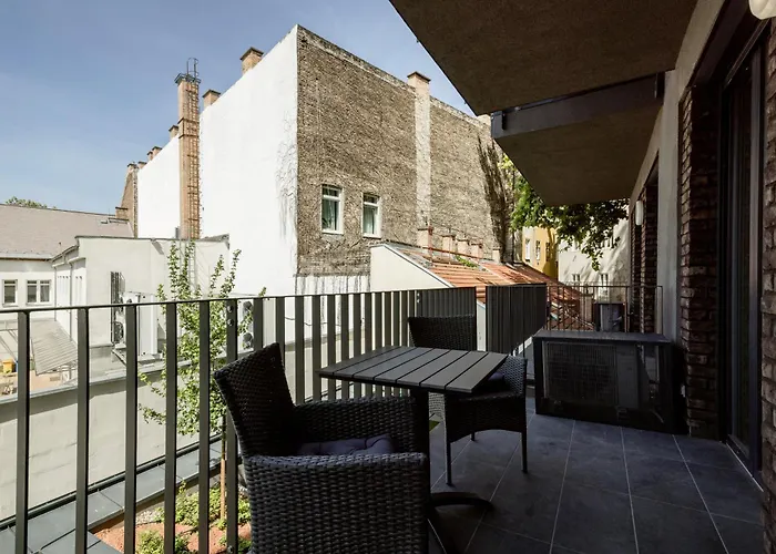 Sleek With Balcony And Parking Apartament Budapeszt